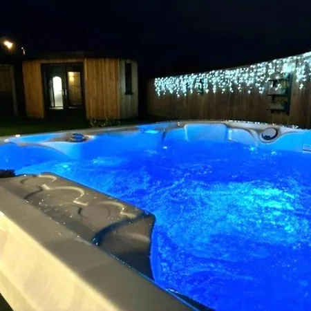 4 Bed In Bude 83619 *